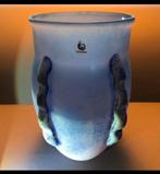 Exclusieve Blauwe Vaas - Hysteria, Huis en Inrichting, Woonaccessoires | Vazen, Blauw, Ophalen of Verzenden, Minder dan 50 cm
