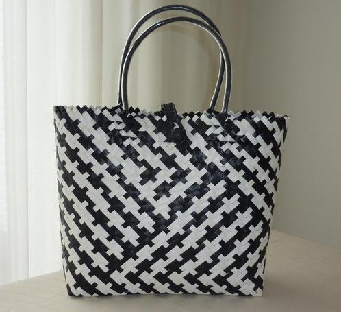 Stevige gevlochten mand/shopper met hengsel, Sieraden, Tassen en Uiterlijk, Tassen | Damestassen, Nieuw, Shopper, Overige kleuren