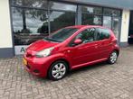 Toyota Aygo 1.0-12V Aspiration Red, Gebruikt, 4 stoelen, Alcantara, 68 pk