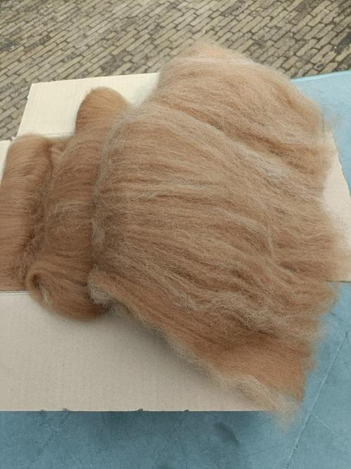 Gekaarde alpaca wol 18 micron spinnen vilten 100 gram €15,=, Hobby en Vrije tijd, Spinnewielen en Spinnen, Nieuw, Spinwol, Ophalen of Verzenden