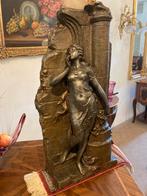 Prachtig antiek legering vrouw voor muur 73 cm hoog, Antiek en Kunst, Antiek | Klokken, Ophalen
