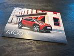 Toyota Aygo X uuuberdikke Duitse folder 2022, Boeken, Ophalen of Verzenden, Zo goed als nieuw, Toyota
