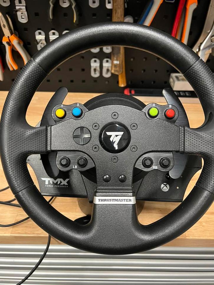 Thrustmaster TMX Force Feedback Stuur – Xbox One / PC –, Spelcomputers en Games, Spelcomputers | Xbox | Accessoires, Zo goed als nieuw