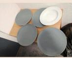 4 IKEA dinerborden en een porselein witte bord, Ophalen of Verzenden, Zo goed als nieuw
