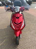 Piaggo Zipp 25 km iets candy red, Fietsen en Brommers, Scooters | Piaggio, Ophalen, Zip, Zo goed als nieuw, Benzine