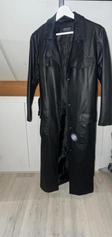 :Zwarte trenchcoat van imitatieleer  beschikbaar voor biedingen