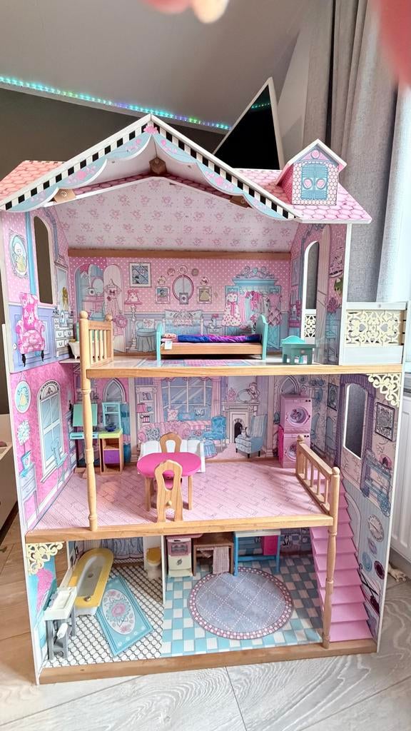 Grote Barbie set met huis, poppen en accessoires, Ophalen of Verzenden, Gebruikt, Poppenhuis