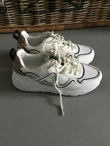 Sneakers maat 40 nieuw beschikbaar voor biedingen