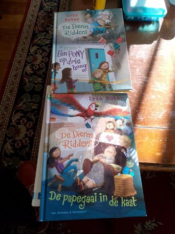 2x boek  serie de dieren ridders  pony papegaai  iris boter beschikbaar voor biedingen