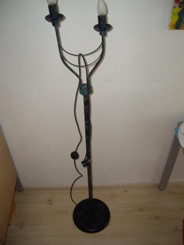 (Lampen (vloerlamp en wandlamp) beschikbaar voor biedingen