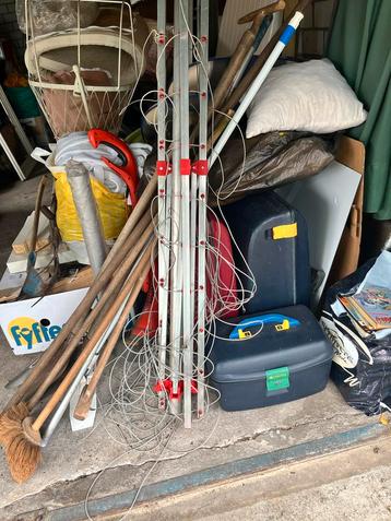 Gratis Diverse spullen - Gereedschap, koffers, etc. beschikbaar voor biedingen