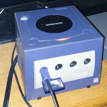 Nintendo Gamecube met 1 controller en 2 memory cards beschikbaar voor biedingen