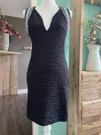 H&M jurk stretch maat S zwart met fraai decolette, Kleding | Dames, Jurken, H&M, Zo goed als nieuw, Maat 36 (S), Zwart