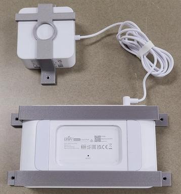 UniFi Lite 8 PoE beugel mét houder voor de voeding beschikbaar voor biedingen