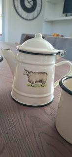 Brocante emaille koffiepot, beker en schaaltjes met varken e, Ophalen of Verzenden