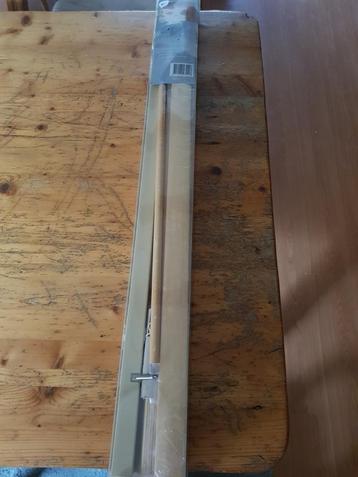 Splinternieuwe houten jaloezie.  35 mm. beschikbaar voor biedingen