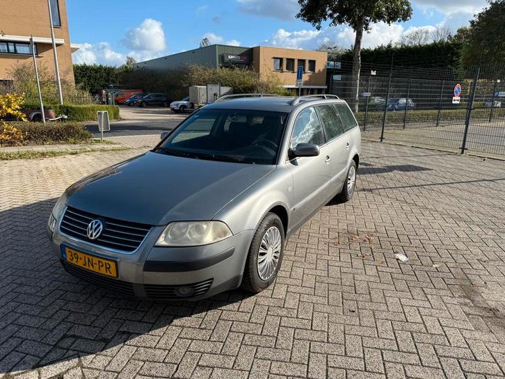 Volkswagen Passat 2.0 Variant 96KW 2002 Grijs, Auto's, Volkswagen, Particulier, Passat, ABS, Airbags, Airconditioning, Alarm, Boordcomputer