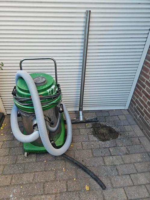 Stofzuiger twee motoren nat en droogzuiger, Doe-het-zelf en Verbouw, Overige Doe-het-zelf en Verbouw, Zo goed als nieuw, Ophalen of Verzenden