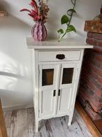 Oud antieken kastje, Ophalen