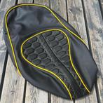 Zadelhoes Vespa Sprint Primavera rs geel custom buddydek, Info@jynkx.com, Jynkx, Nieuw, Ophalen of Verzenden