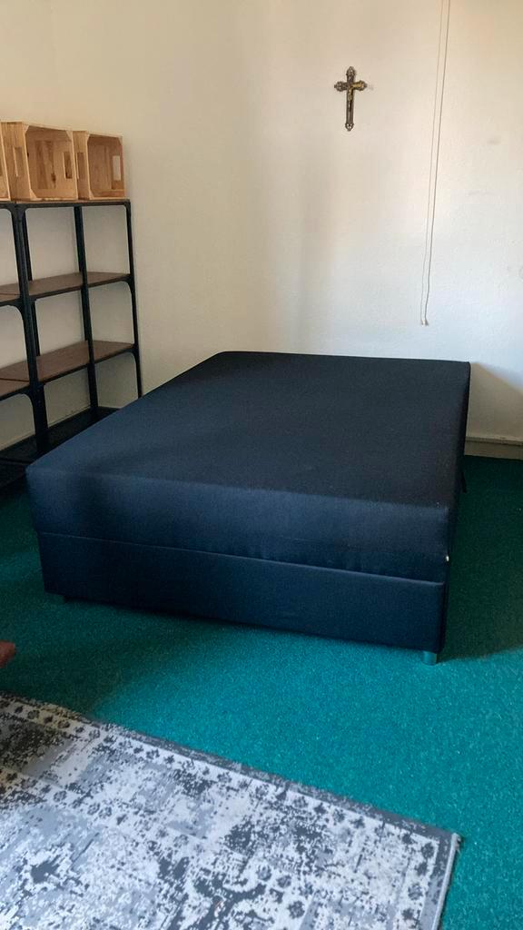Jysk boxspring met opbergruimte 140x200, Huis en Inrichting, Slaapkamer | Boxsprings, Zo goed als nieuw, 140 cm, 200 cm, Twijfelaar