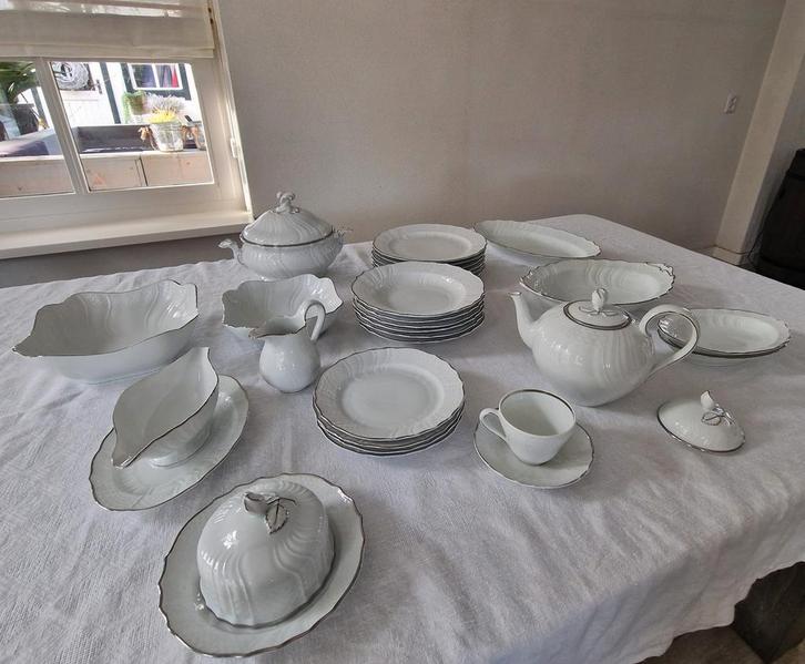 Hutschenreuther servies, form Dresden porselein silberrand, Antiek en Kunst, Antiek | Servies compleet, Ophalen of Verzenden