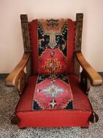 Unieke vintage eiken fauteuil met handgeknoopt Turks tapijt, Ophalen, Gebruikt, 75 tot 100 cm, Vintage/ antiek