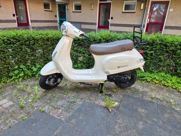 Senzo Rivalux special Edition Snorscooter. In top staat beschikbaar voor biedingen