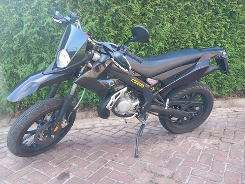brommer Derbi Senda 50cc 2017, Fietsen en Brommers, Brommers | Derbi, Zo goed als nieuw, Maximaal 45 km/u, Ophalen