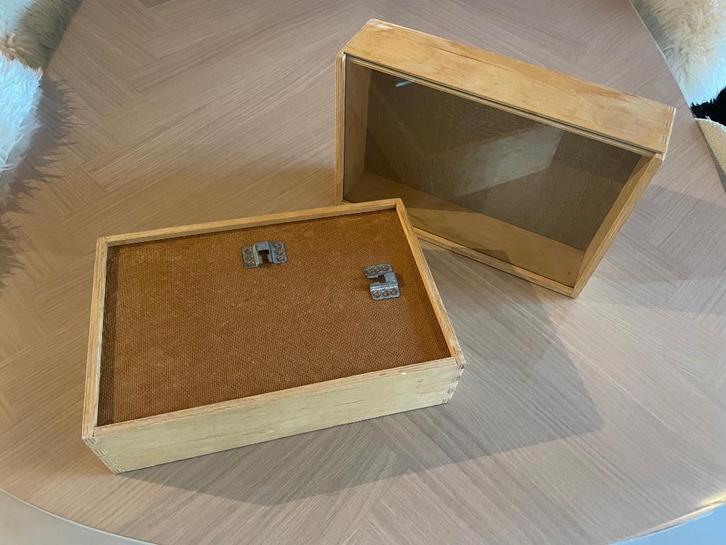 IKEA vitrine lijstje om op te hangen 2 stuks, Huis en Inrichting, Woonaccessoires | Wanddecoraties, Zo goed als nieuw, Ophalen