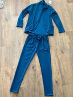 Nieuw 2-delig stretch pak met strik petrol mt L, Nieuw, Blauw, Kostuum of Pak, Maat 42/44 (L)