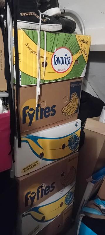 6 a 7 bananen dozen nieuwe, zgan en gebruikte schoenen  beschikbaar voor biedingen
