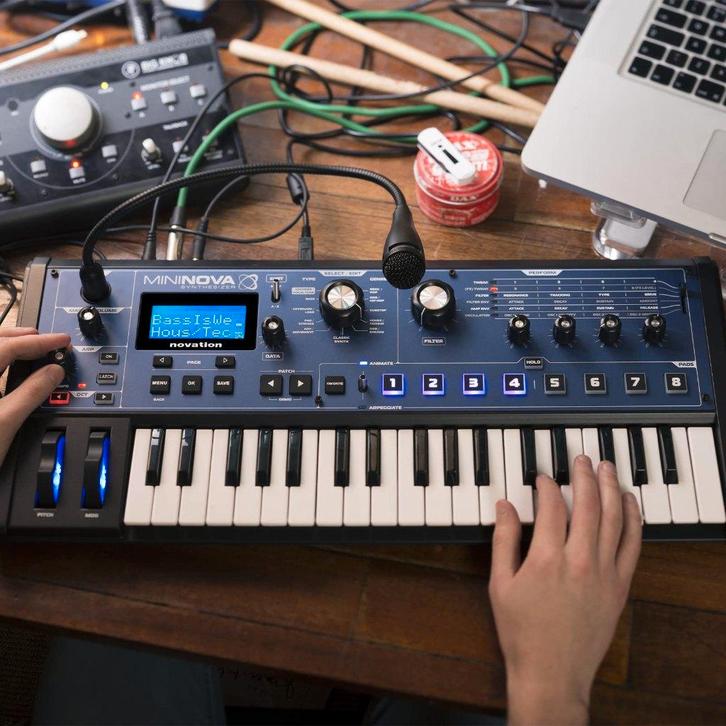 Novation MiniNova Synthesizer, Muziek en Instrumenten, Keyboards, Zo goed als nieuw, Overige aantallen, Overige merken, Midi-aansluiting