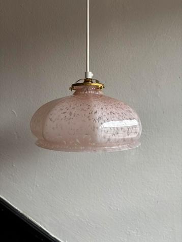 Vintage Frans sierlijk roze clichy glazen hanglamp lampenkap beschikbaar voor biedingen
