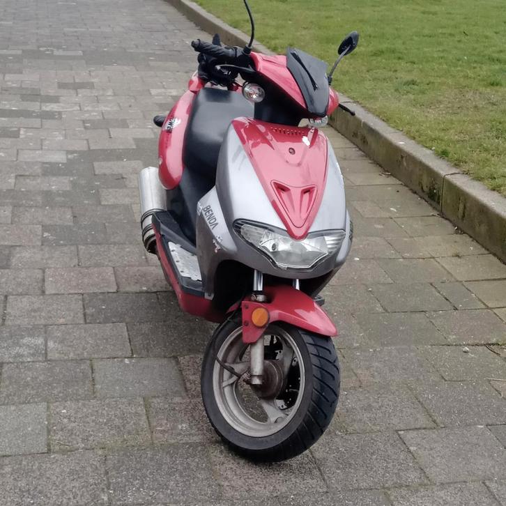 Scooter tekoop, Fietsen en Brommers, Snorfietsen en Snorscooters, Gebruikt, Overige merken, Benzine, Ophalen