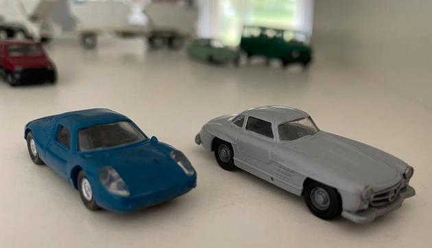 Twee Sportwagen Modellen: Ferrari & Mercedes SLK, Hobby en Vrije tijd, Modelauto's | 1:87, Zo goed als nieuw, Auto, Overige merken