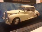 Mercedes Benz 300 C limousine offwhite Ricko metal 1:18 KRD, Hobby en Vrije tijd, Modelauto's | 1:18, Ophalen of Verzenden, Zo goed als nieuw