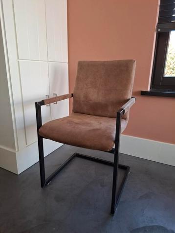 3 Suède Leren Stoelen - Bruin. Zeer Goede Staat. Industrieel beschikbaar voor biedingen