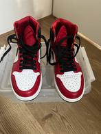 Nike Jordan 1 rood/wit/zwart, maat 38,5, Kleding | Dames, Schoenen, Ophalen of Verzenden, Rood, Sneakers of Gympen, Zo goed als nieuw