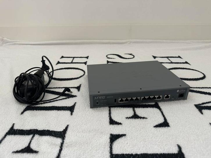 Juniper SRX110 | Router/Firewall | 8-poorts | vDSL | 3G, Computers en Software, Routers en Modems, Zo goed als nieuw, Router met modem