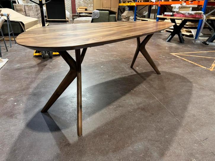 Walnoten tafel kiezelvormig/organisch 240x110cm, Huis en Inrichting, Tafels | Eettafels, Zo goed als nieuw, 50 tot 100 cm, 200 cm of meer