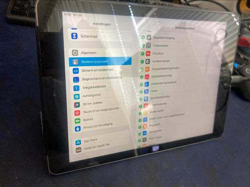 Nette ipad 5 32gb met wifi + 4g incl. doos, Computers en Software, Apple iPads, Gebruikt, Apple iPad, Wi-Fi en Mobiel internet