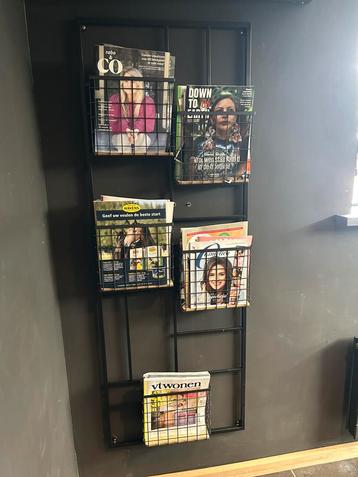 Tijdschriften rek beschikbaar voor biedingen