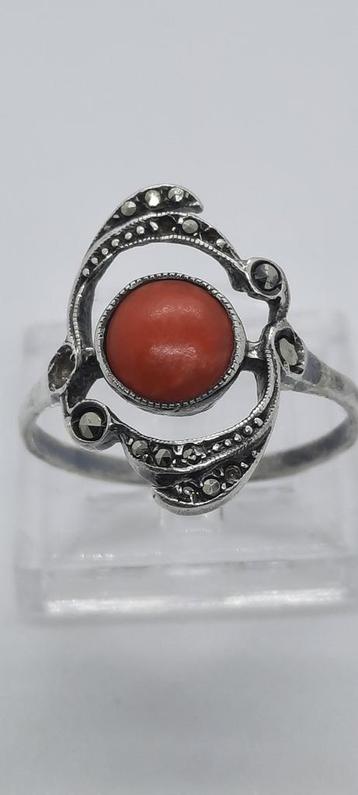 Zilveren ring met bloedkoraal beschikbaar voor biedingen