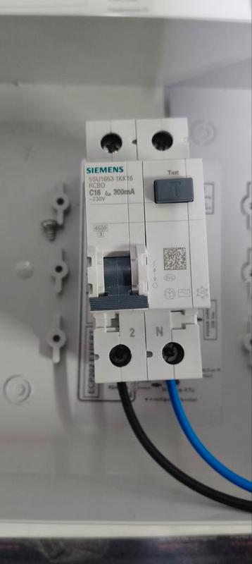 Een aantal nieuwe zekering met aardlek 16 amp beschikbaar voor biedingen