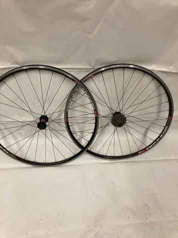 DT Swiss wielen racefiets beschikbaar voor biedingen