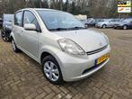 Daihatsu Sirion 2 1.0-12V Premium *apk:02-2026*, Auto's, Daihatsu, Voorwielaandrijving, Gebruikt, 750 kg, Beige
