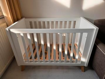 TWF Ledikant incl. matras, aerosleep topper en beddengoed beschikbaar voor biedingen