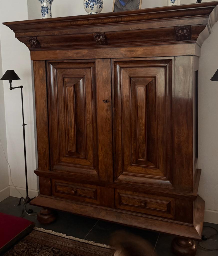 Massief houten kussenkast / linnenkast, Ophalen
