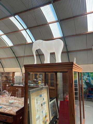 Gispen low res olifant kruk beschikbaar voor biedingen